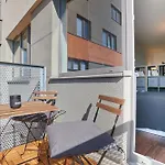 High-Sky O2 Arena Apartment With Garage Parking And Ac