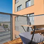 High-Sky O2 Arena Apartment With Garage Parking And Ac